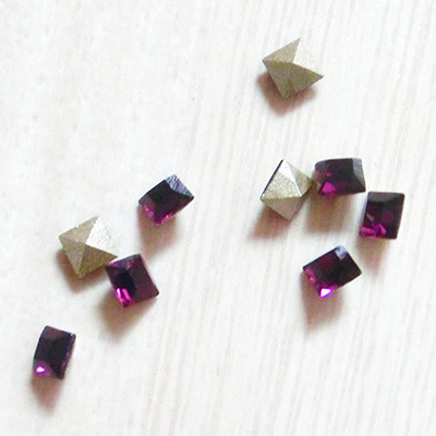 取扱終了 SWAROVSKI ELEMENTS 4428 クシリオンスクエア 3mm アメジスト 20粒
