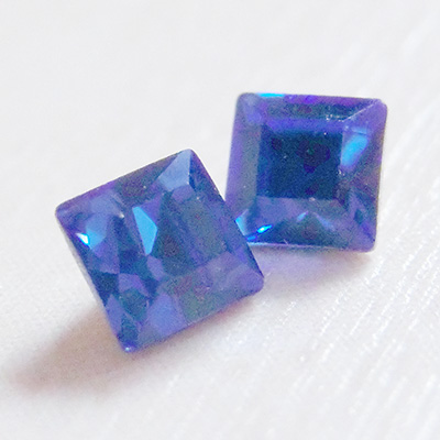 取扱終了 SWAROVSKI ELEMENTS 4428 クシリオンスクエア 3mm サファイヤ 20粒