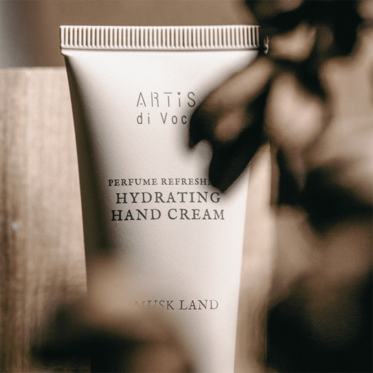 ARTiS di Voce ハイドレーティングハンドクリーム 40g 3304 MUSK LAND