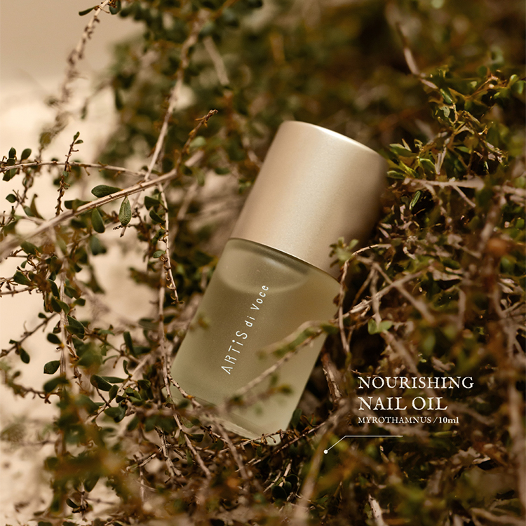 ARTiS di Voce ×TOY’s × INITY ナリシングネイルオイル 10ml  MYROTHAMNUS