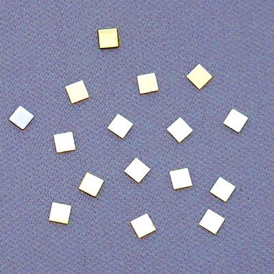 Charlon スクエア スタッズ M ゴールド