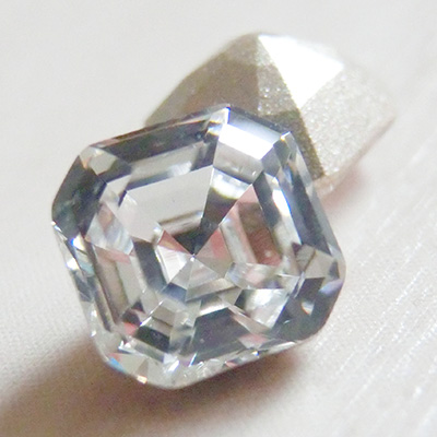取扱終了 SWAROVSKI ELEMENTS 4480 インペリアルファンシーストーン 6mm クリスタル 2粒