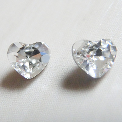 SWAROVSKI ELEMENTS 4883 ミニハートファンシーストーン 3.6×3.1mm クリスタル 4粒