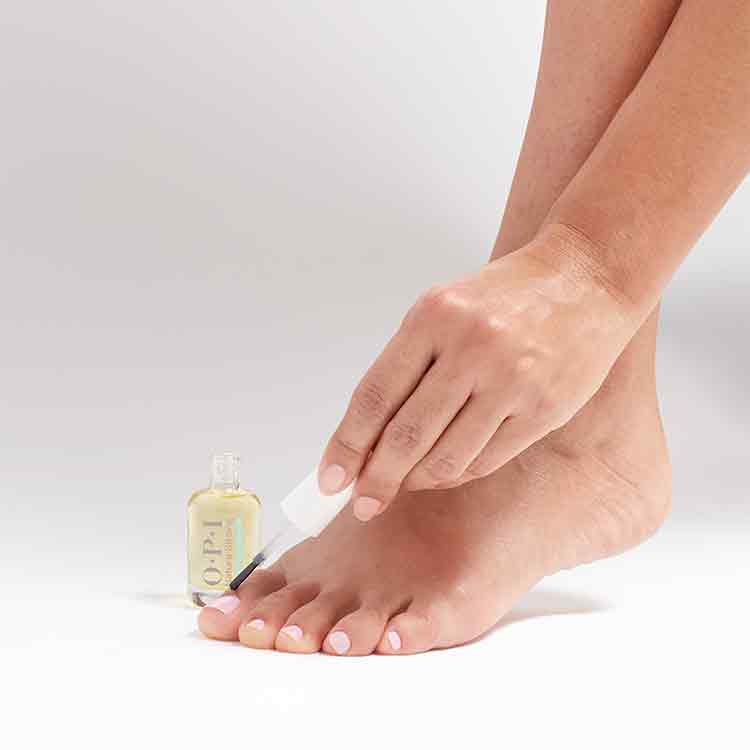 OPI ネイチャーストロング グローアップ　ネイル＆キューティクル　オイル 15ml