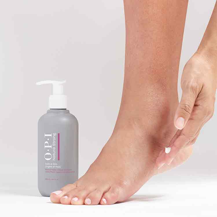 お取り寄せ OPI ネイチャーストロング モイスチャーミッション　ハンド＆フット　クリーム