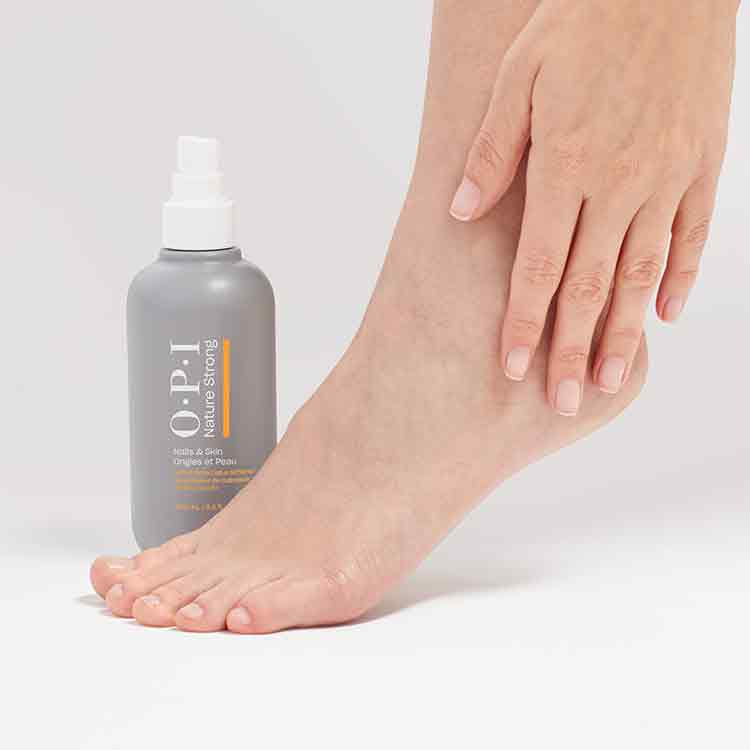 OPI ネイチャーストロング ソフト＆ゴーン　カルス　ソフナー