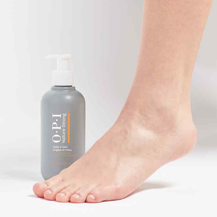 OPI ネイチャーストロング ソフテンアップ　ペディ　ソーク