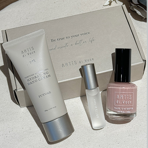 × .m ハンドクリーム・ロールオンオイルGIFT SET（FUTURE） ポリッシュ付き